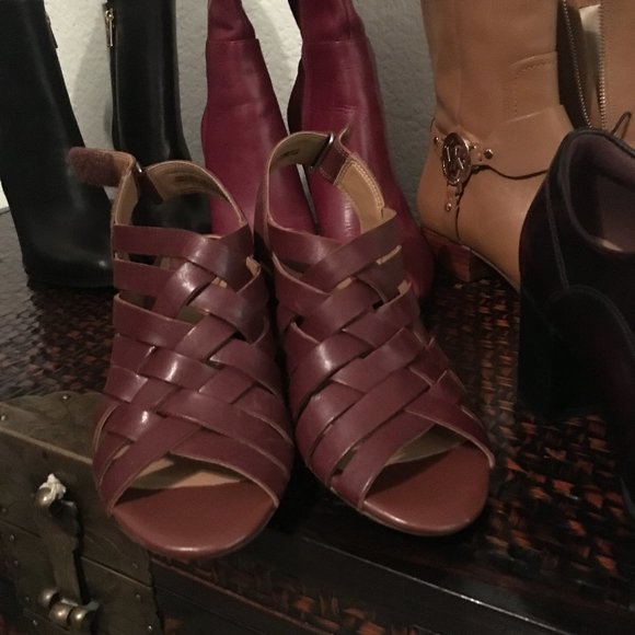 LEATHER SANDLE - Picture 2 of 3